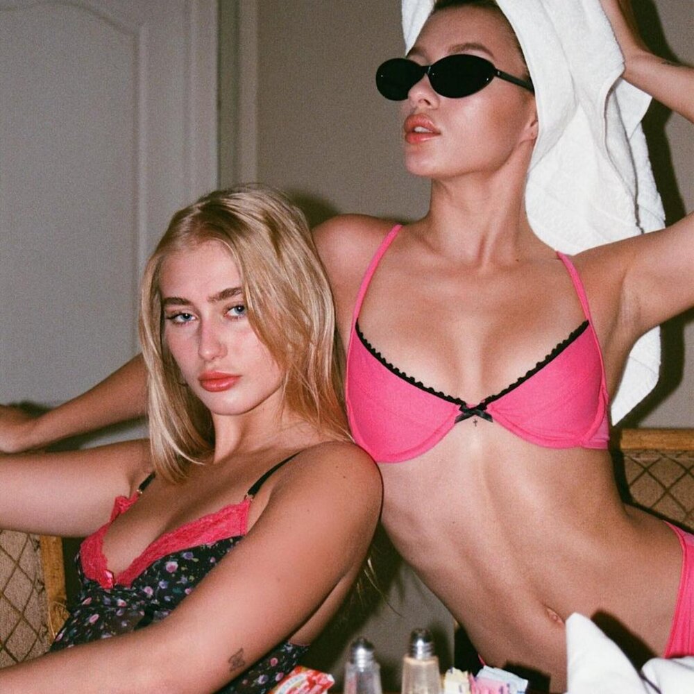 BĀMBA SWIM Hot Pink BELLA Bra! RARE! :*:･ﾟ★,｡･:*:･ﾟ☆｡･:*:･ﾟ★,｡･:*:･ﾟ☆ - Picture 2 of 7